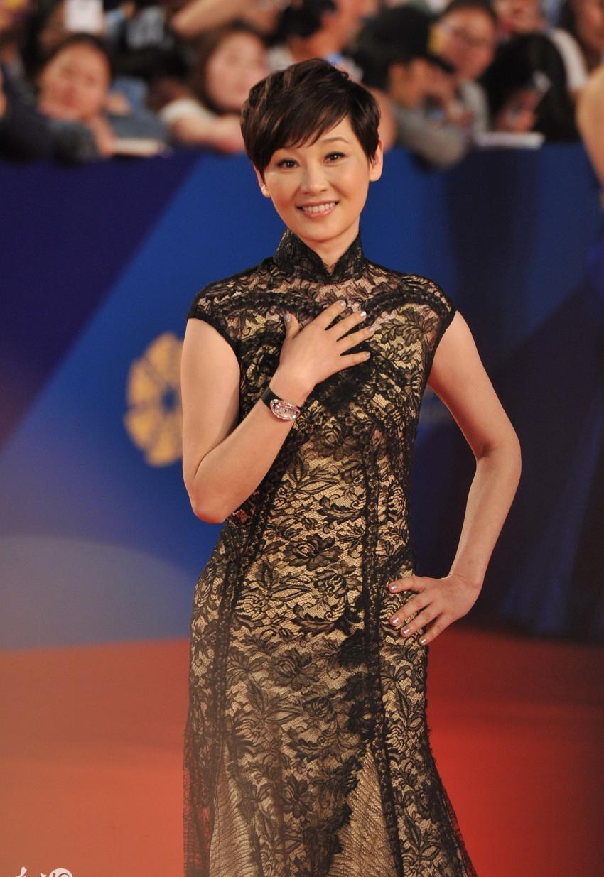 不过徐帆也是出了名的才女,年轻时的她,可是众多男人心目中的女神呀!