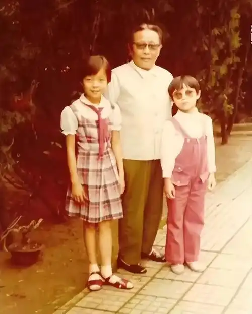 52岁却仍不婚不育|柯蓝|耿乐|李泉|黄志忠|李亚鹏|开国中将_网易订阅