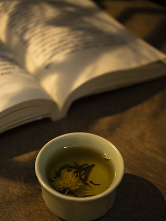 白色紫荆花树叶对称白色底图阴天摄影图