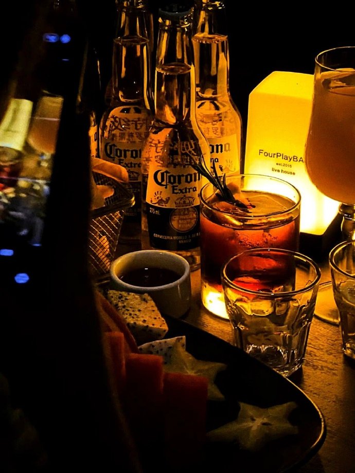 小酌一杯##喝酒文案##朋友圈文案##朋友圈背景图##朋友圈分享##文案