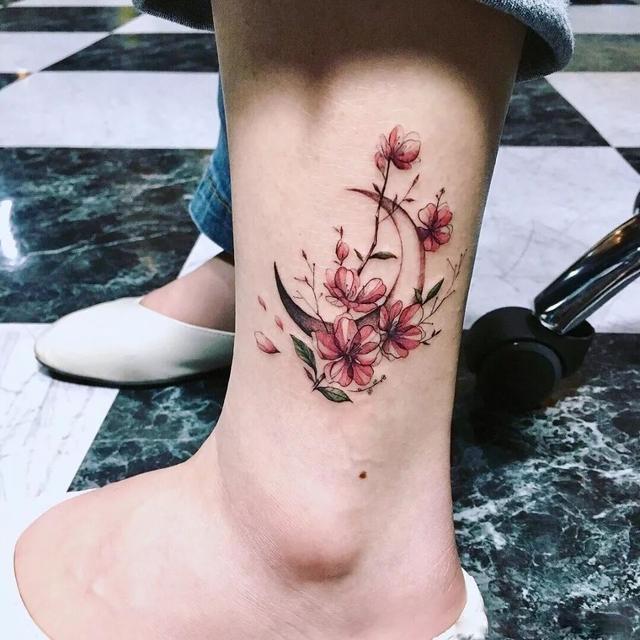 适合女生的纹身,适合女生的一组莲花线条纹身图案(适合女生的纹身作品