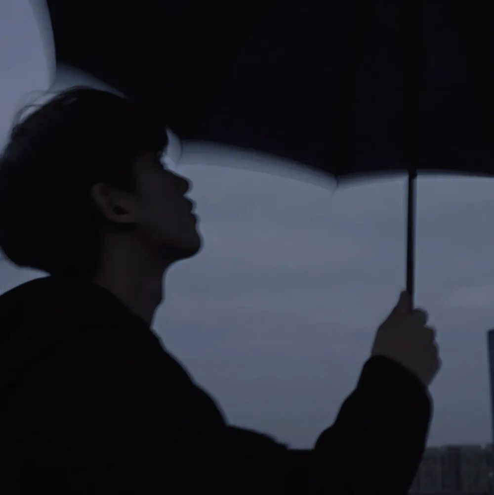 超丧的伤感男生头像