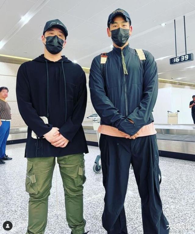 艺人潘玮柏2020年与圈外空姐女友宣云(luna)结婚后,事业重心转往大陆