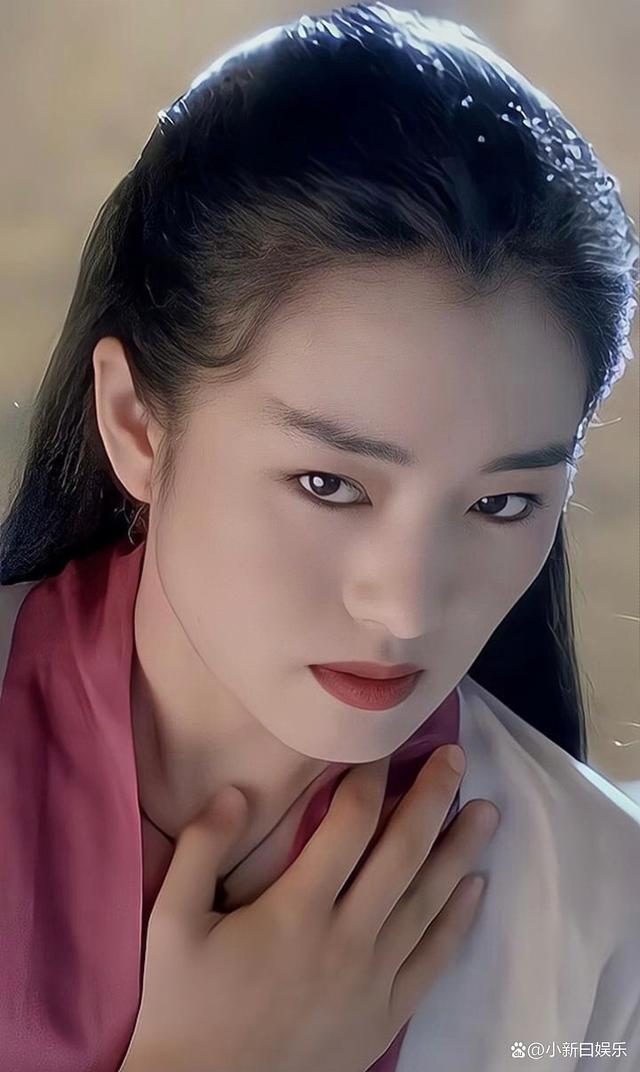 巩俐,一位传奇女星,她从小就对艺术充满了热爱,梦想成为一名歌唱家.