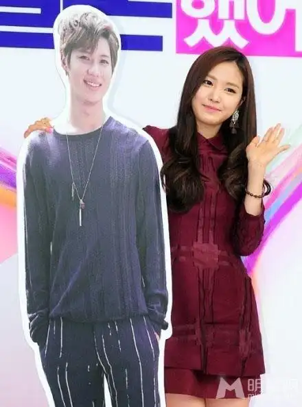 孙娜恩与李泰民人形版