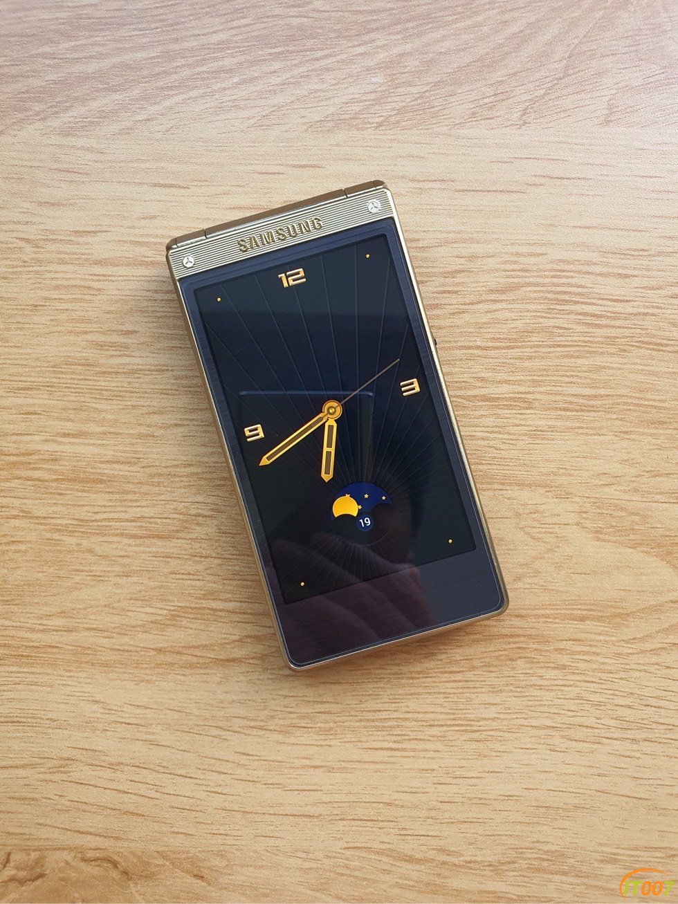 (封贴,卖了)260出三星w2015心系天下高端翻盖手机 _ 交易区 _ it007 -