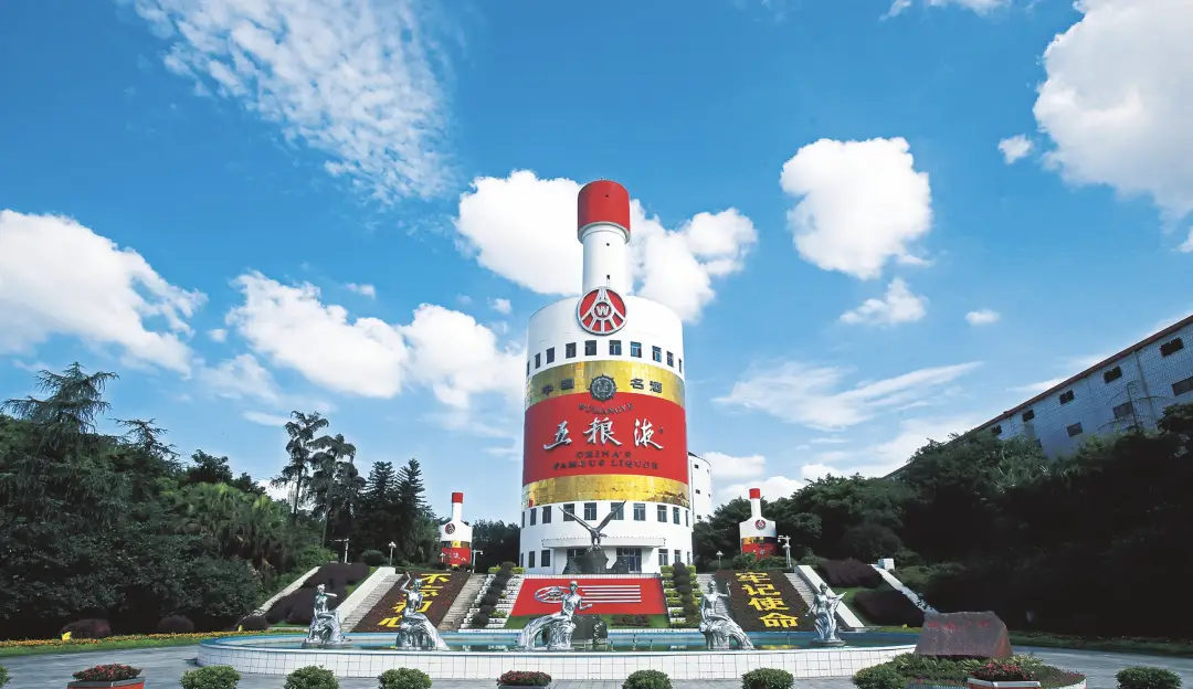 全国唯一一家以产品外包装为外观设计的产品专卖店,以"五粮液,五粮春