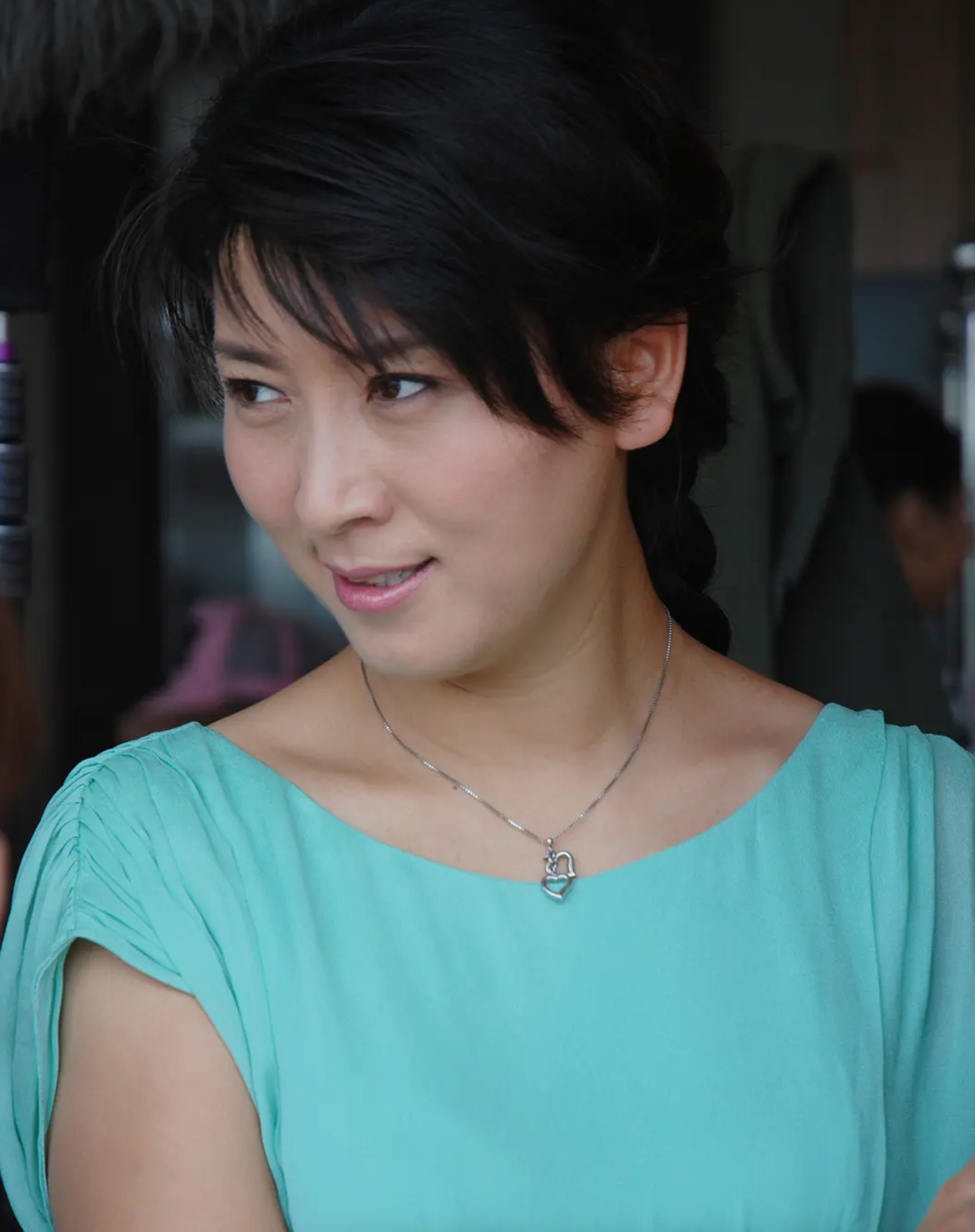 回顾演员闫学晶:45岁意外怀孕,继女和儿子的一番话让她老泪纵横