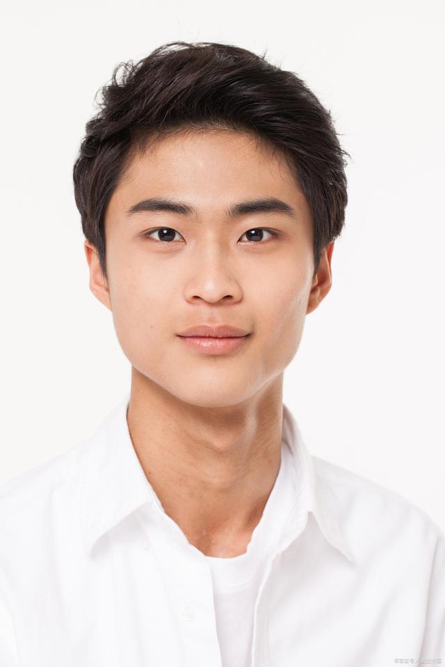 怎么拍出最美证件照?关键在于5个小技巧,颜值一般也可以