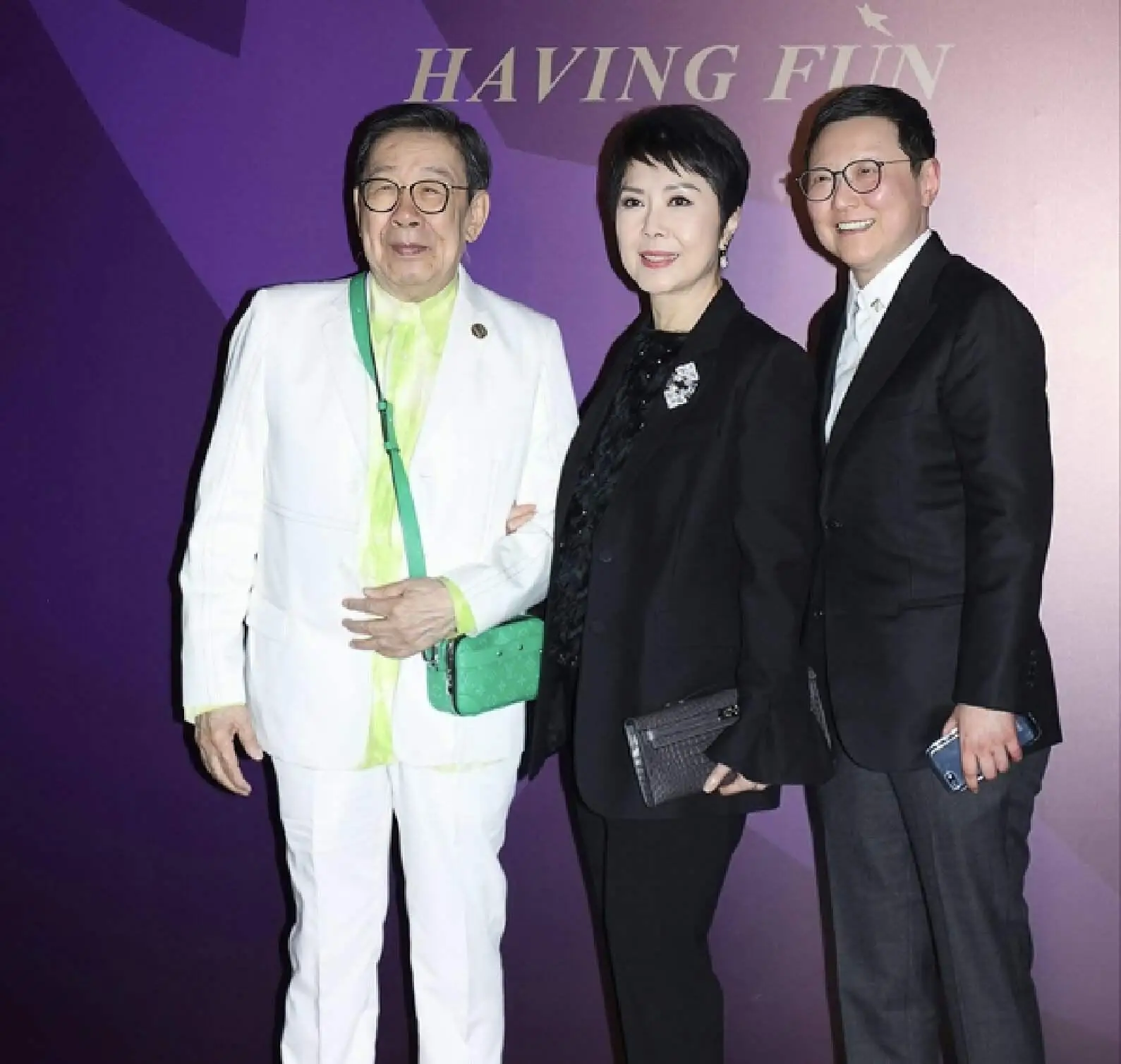 关菊英携同性爱人公开露面两人恩爱十几年感情稳定成彼此依靠