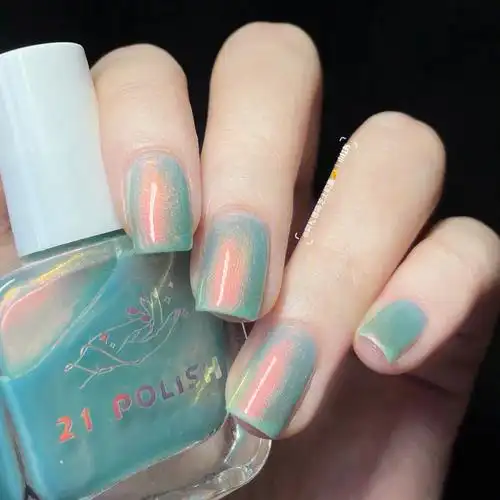 薄荷绿的春天偏光指甲油极光美甲