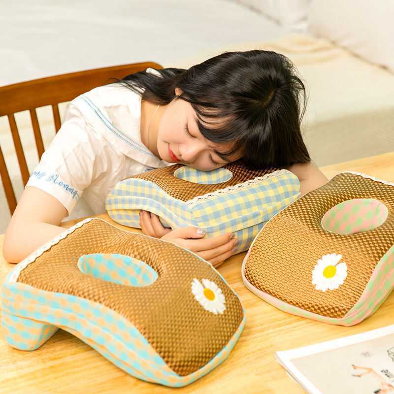 女学生午睡枕