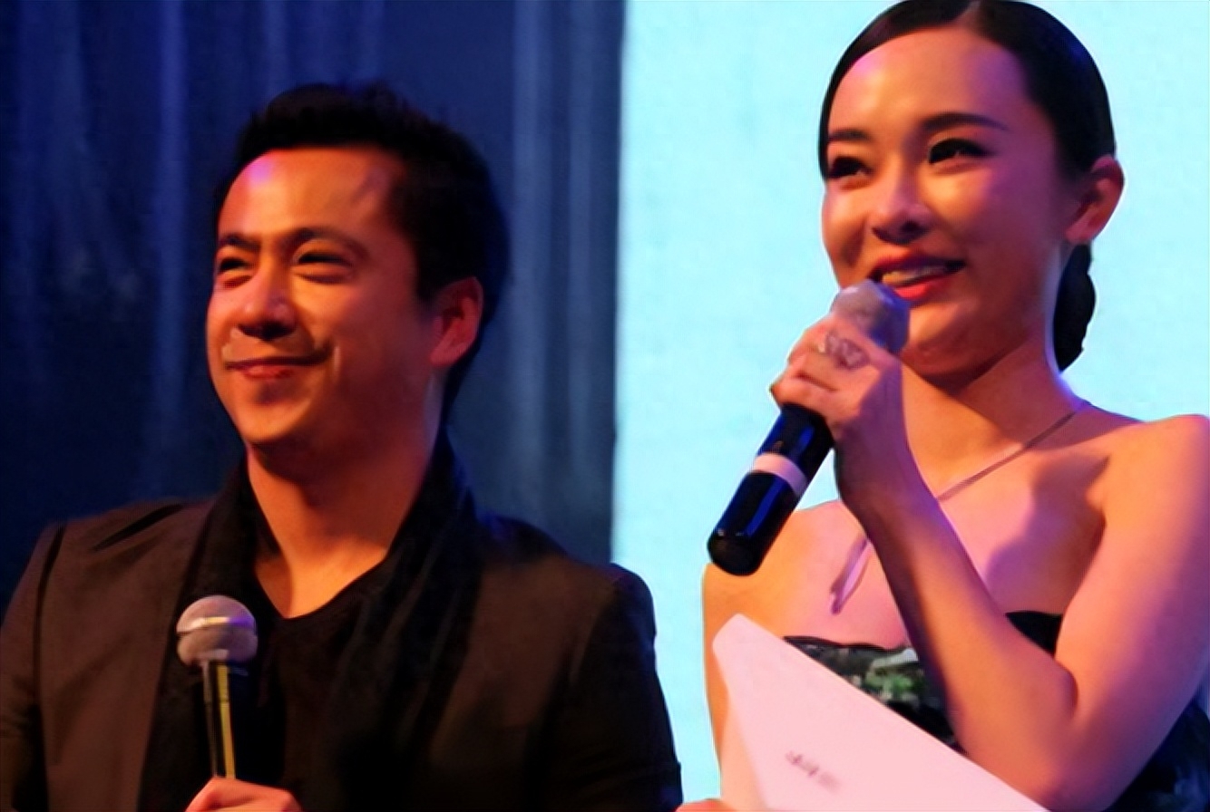 王中磊老婆看霍思燕的眼神火了!三分不屑七分恨意,饱含太多故事