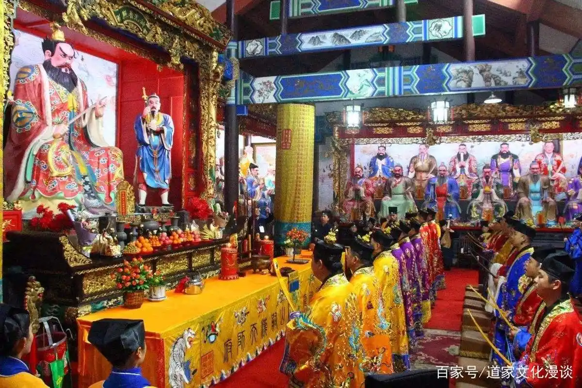 神前供灯,点亮光明:供灯在道教有什么意义?