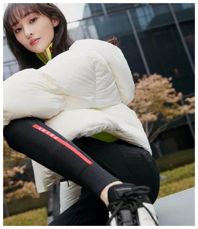 郑爽分手后增胖10斤,颜值身材直抵巅峰时期