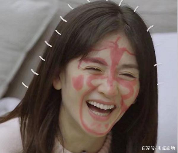 游戏惩罚需用口红在脸上画,易烊千玺何炅还好,看到谢娜网友炸了