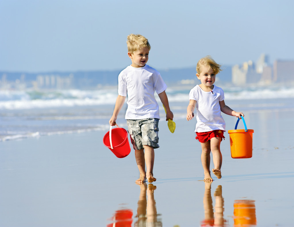我是一只小绵羊:我们家就是妹妹说话比我们父母说话好使,我们让他放学