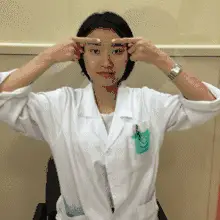 表情肌训练8步法:面瘫的自行康复治疗常见病因:脑血管疾病及脑部肿瘤