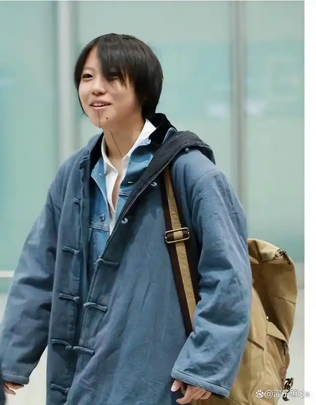 第二年,窦唯的妹妹窦颖说服王菲打破心结,让窦靖童和父亲见面.