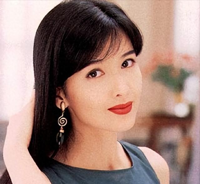 港台女明星周慧敏的绘画作品欣赏,不愧是演艺界美术课代表