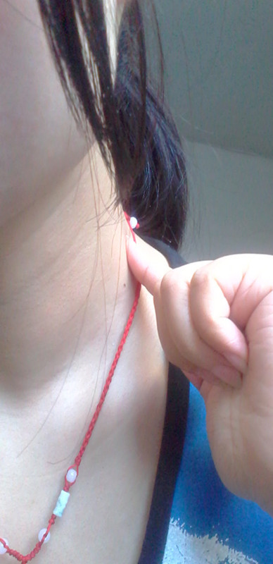 左侧脖劲附近锁骨上面有个比黄豆粒大点的东西,是什么啊