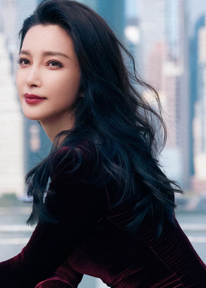 李冰冰时装周状态##李冰冰三连变装