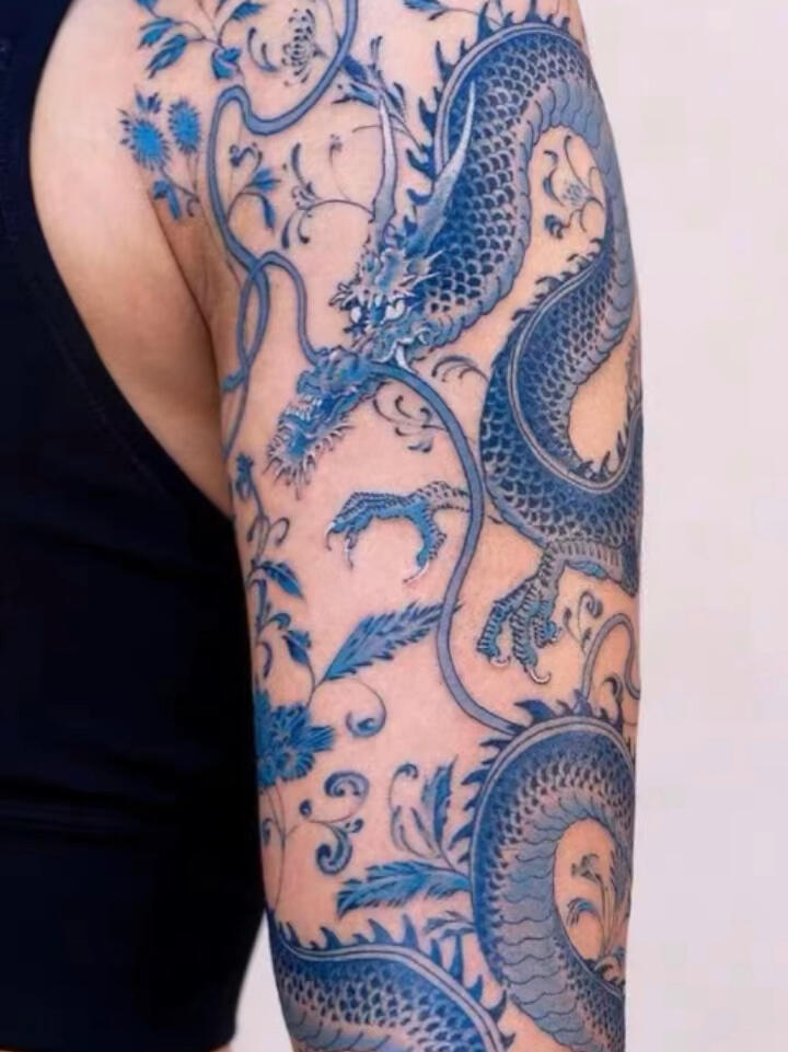青花龙纹身