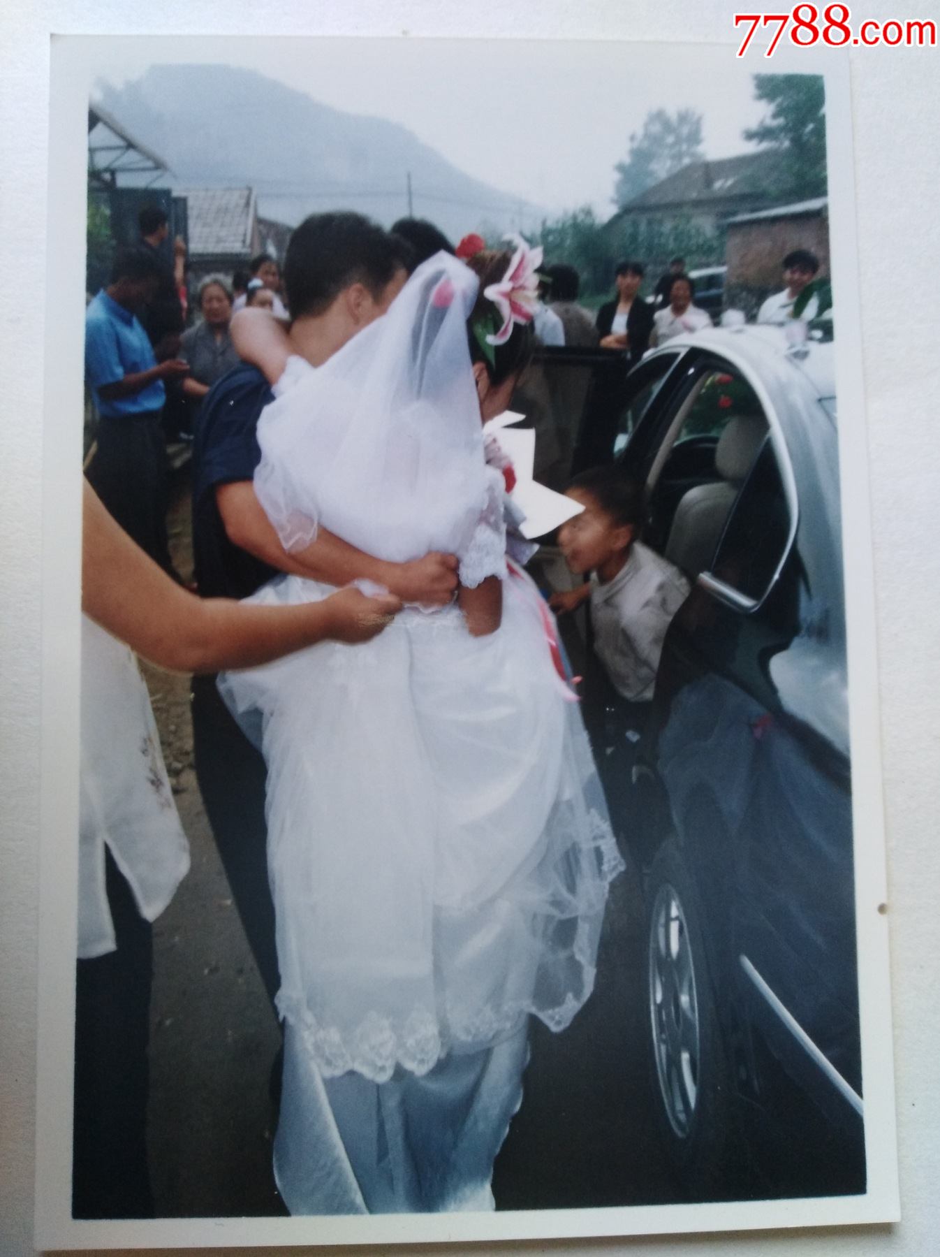 新郎新娘婚礼---抱上汽车