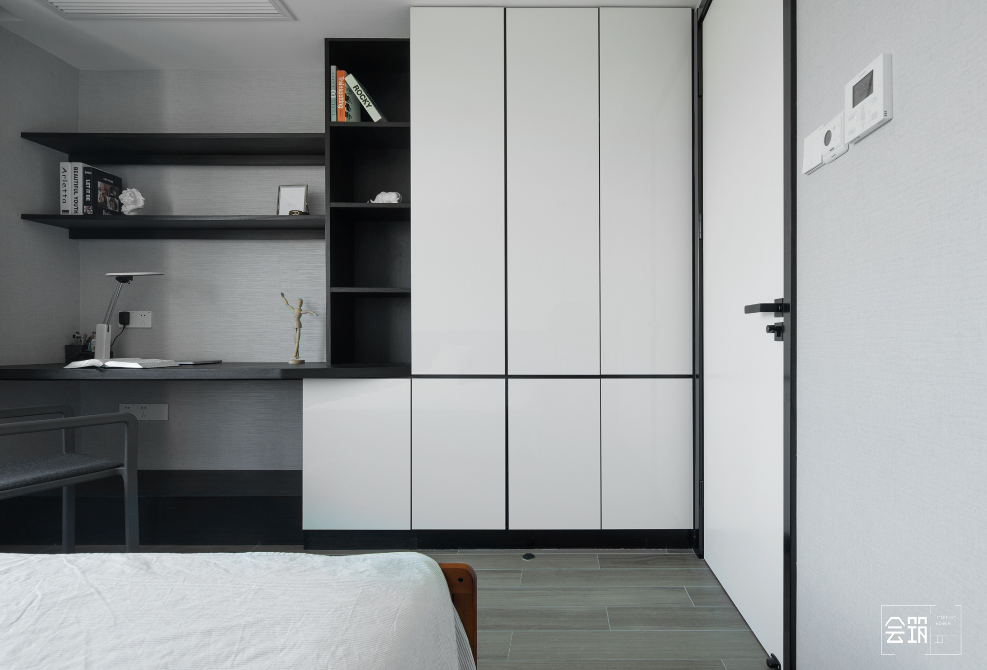 155平现代简约风格衣柜装修效果图