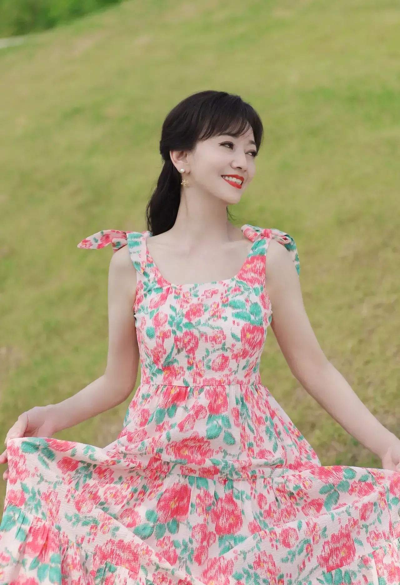 都说赵雅芝的照片靠美颜精修[大笑] 不说脸蛋到底怎么样吧,可这身材是