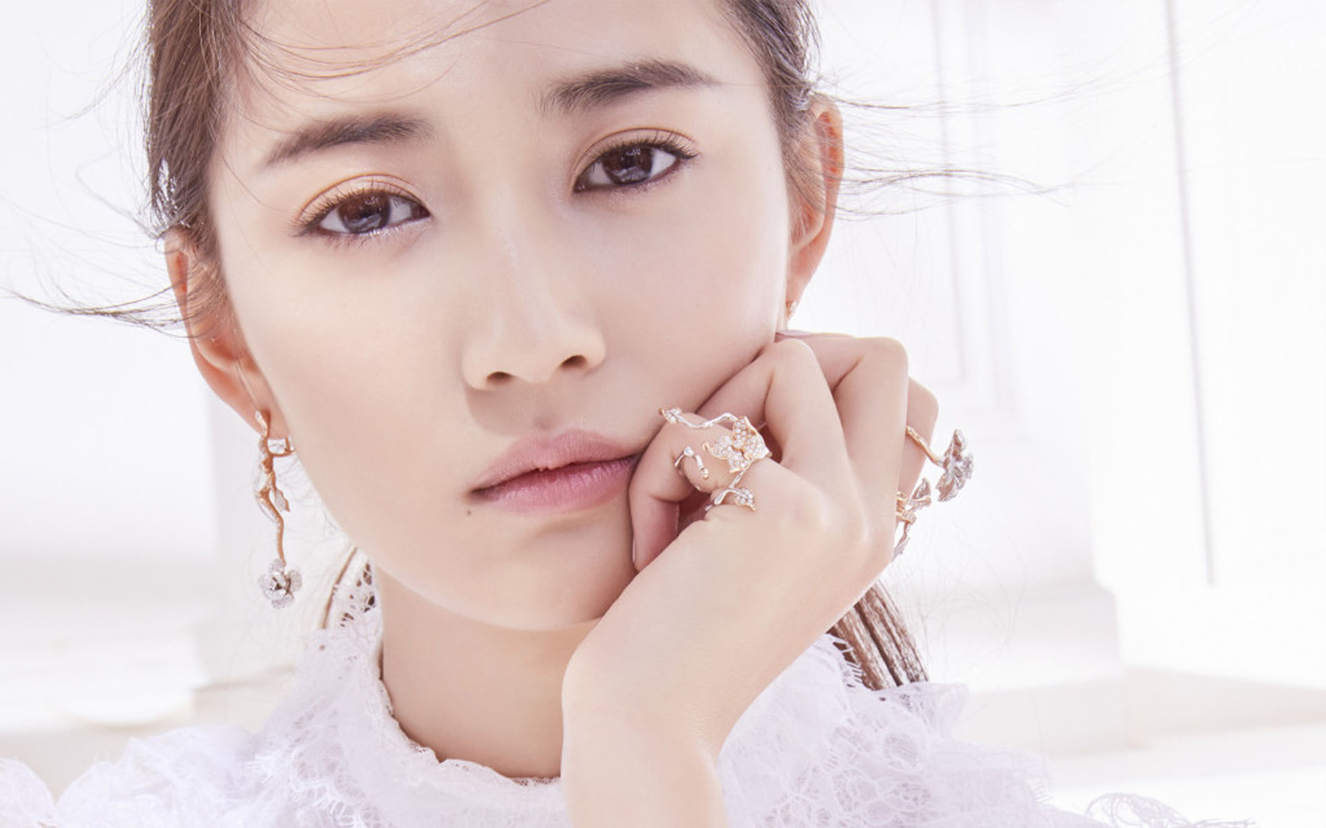 陈钰琪优雅迷人珠宝写真图片桌面壁纸