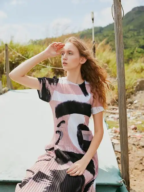 深圳外景模特拍照商业女模服装拍摄外模连衣裙摄影