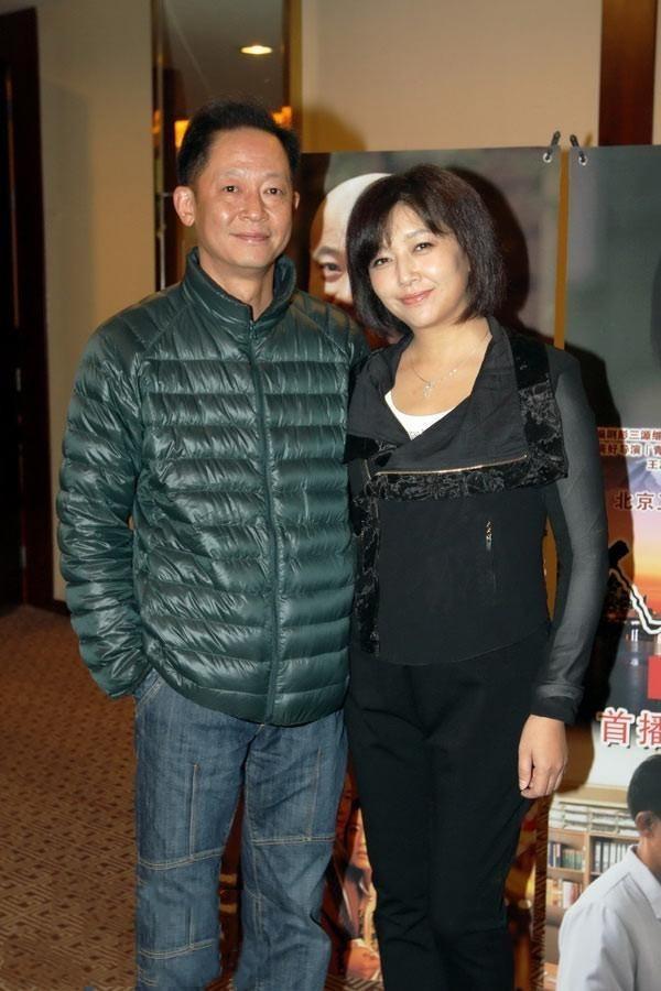 56岁王志文同框55岁江珊!