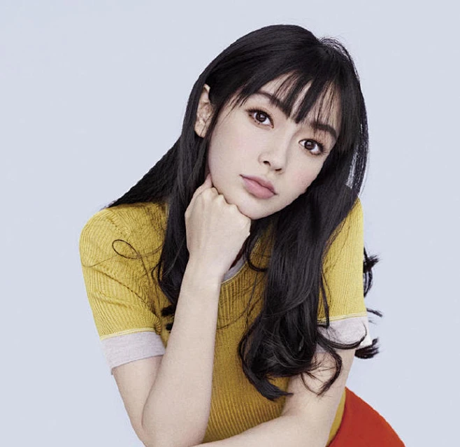 angelababy梳齐刘海拍写真,太喜欢她.