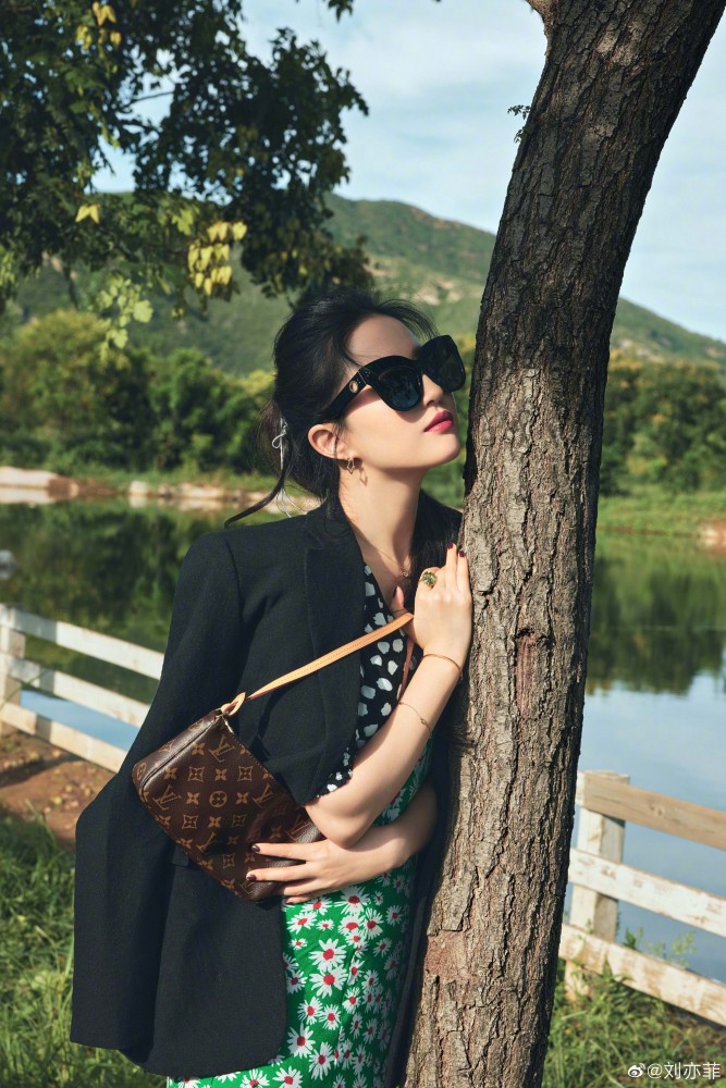 刘亦菲国庆出游美图