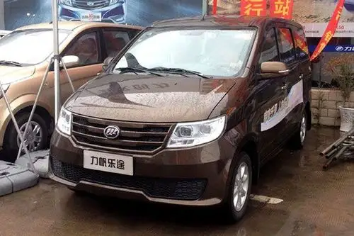 力帆乐途这一类车型的乘坐空间是毫无问题的,采用223座椅布局的乐途无