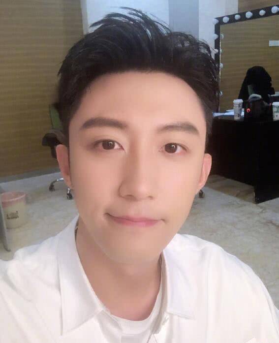 黄景瑜王雨馨结婚证系p图伪造?