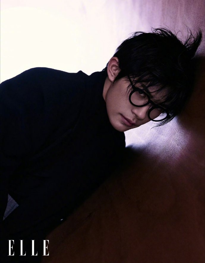 易烊千玺elle3月刊封面##易烊千玺elle世界尽头大片