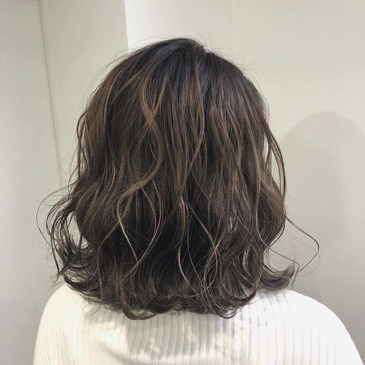 不一样的水波纹发型很受欢迎