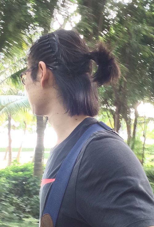 男生扎小辫子的发型图片