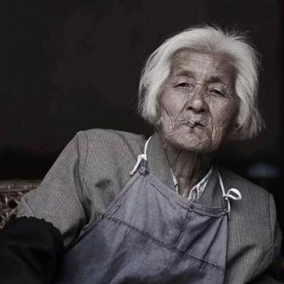 狂拽搞笑老奶奶真人潮流头像罗女士闺蜜摆烂头像合集图片