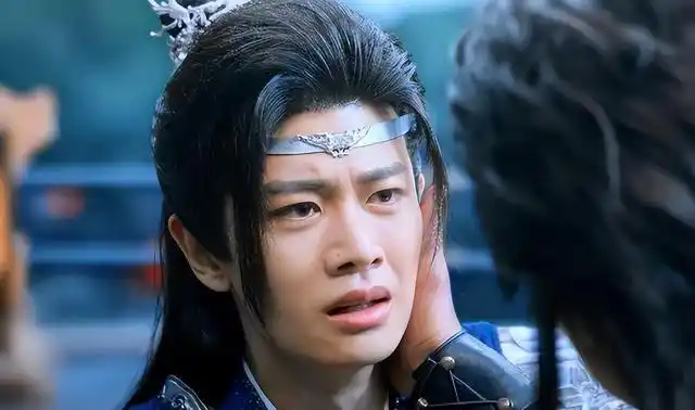 任嘉伦新剧脸部状态被嘲上热搜脸肿法令纹深已不适合演古偶