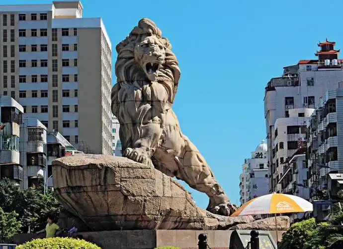 图:石狮,因老街观音亭旁那头憨态可掬的隋朝石狮子而得名 /大公报