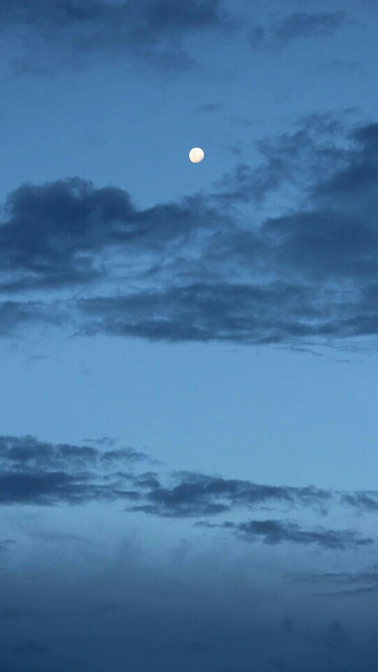 月亮壁纸屏保crtwitter