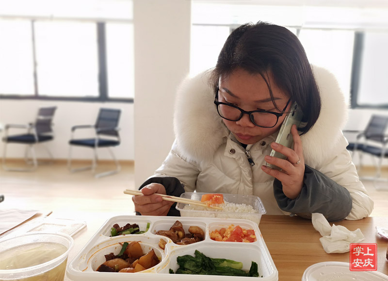 她"疫"刻不停 连续奋战30个小时_操莉莉_检测_社区