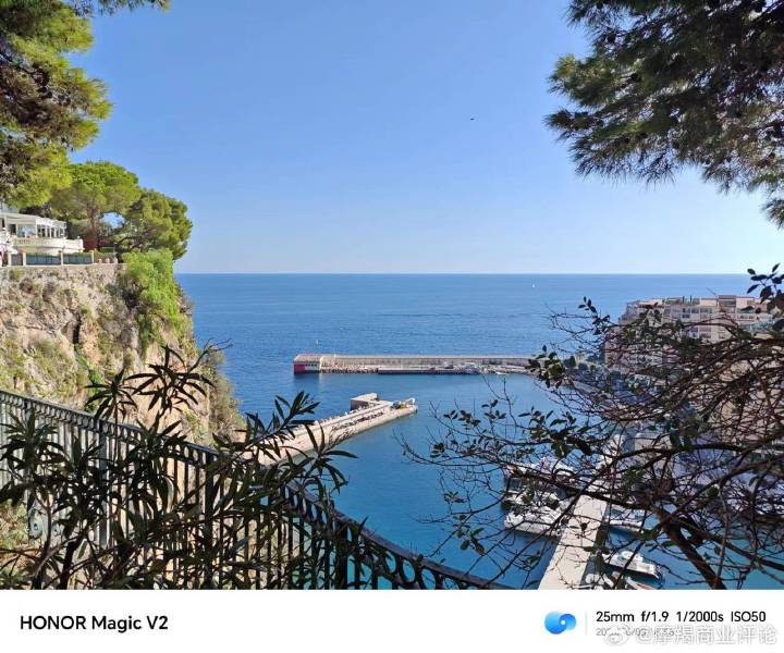 荣耀magicv2出世8个月后仍在折叠手机中遥遥领先