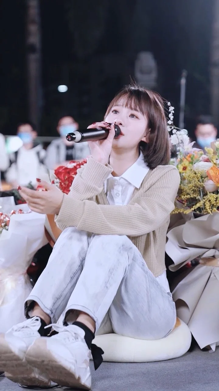 越是在乎最后都会哭都会哭