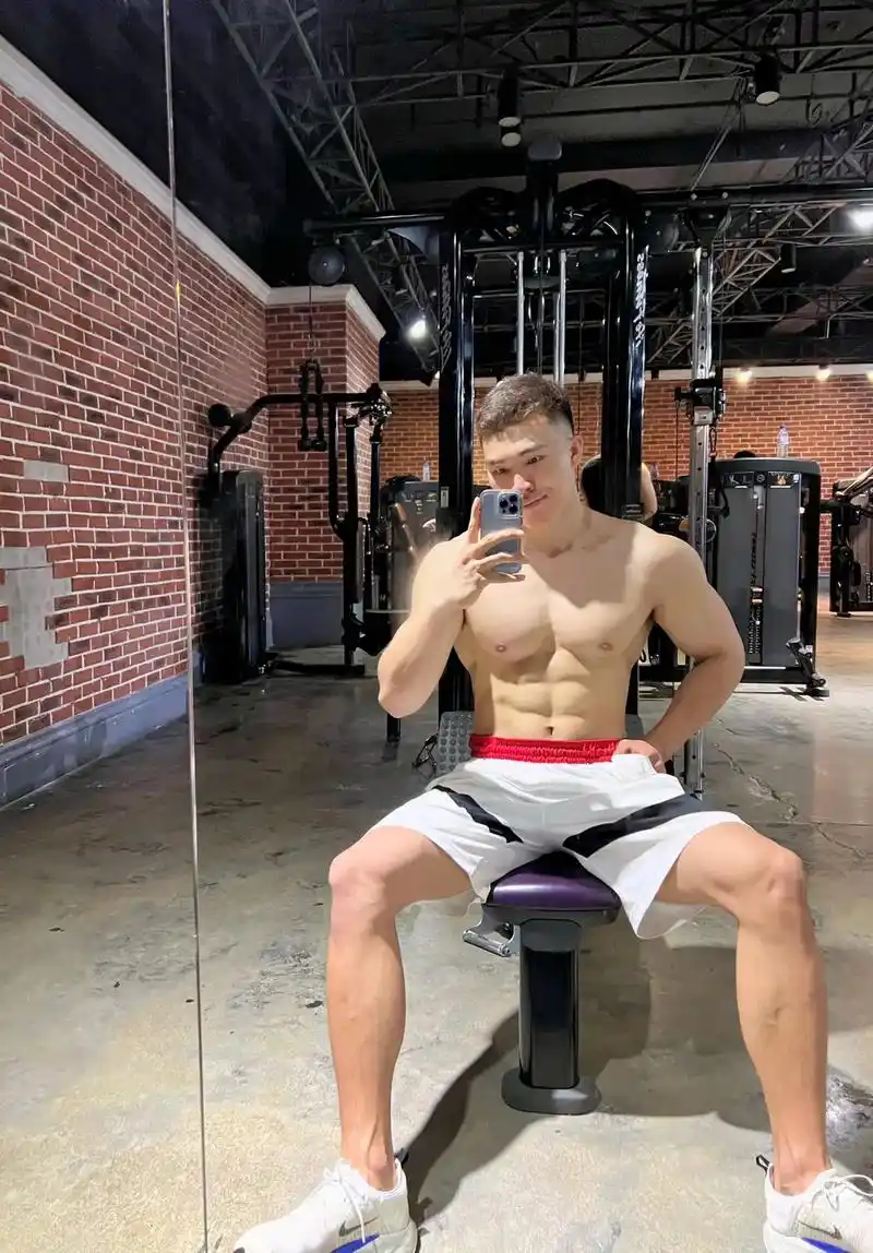 彭于晏健身,我也健身,所以我=彭于晏#腹肌 #黑皮 #191 - 抖音