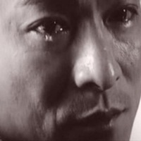 男生哭泣流泪的帅气头像男生_微信头像图片大全