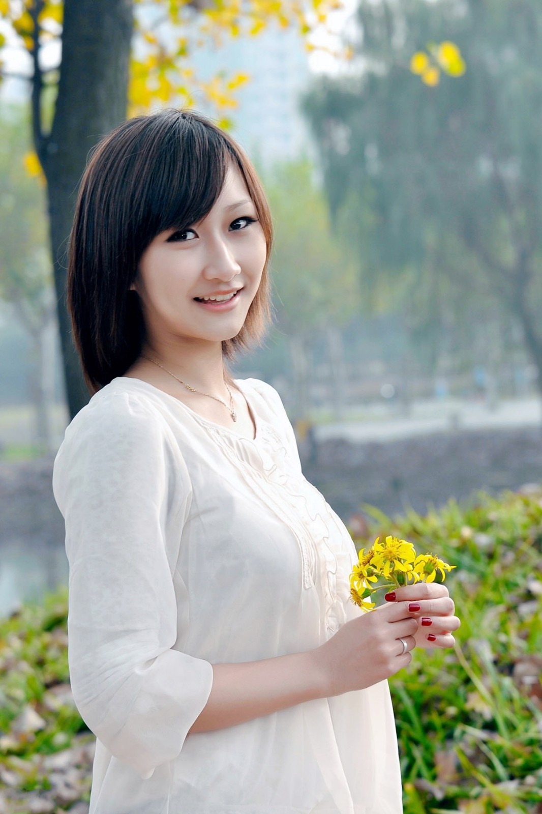 人像摄影(阳光下的清秀美丽姑娘)人像摄影(阳光下的清秀美丽姑娘)